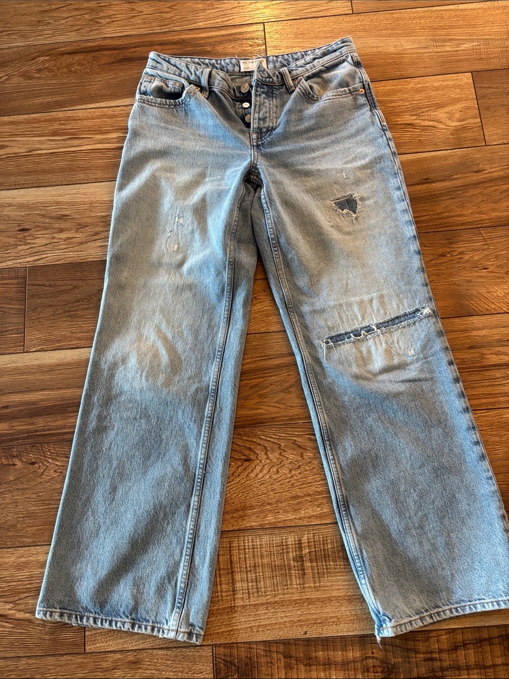 Free People / We The Free
Boyfriend Jeans in Light Blue Distressed Denim